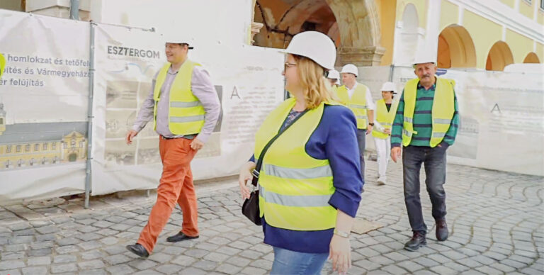 Bejárást tartottak a felújítás alatt álló esztergomi Városházán