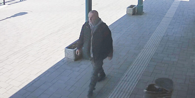 Egy esztergomi játszótéren ütötte meg a sértettet