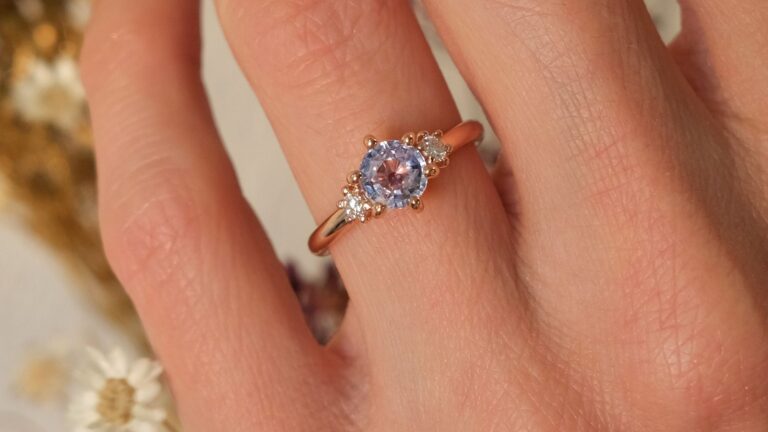 Egyedi jegygyűrű akár színes drágakövekkel? Igen!