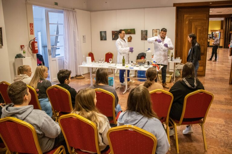 Richter TETT Természettudományos Nap Dorogon