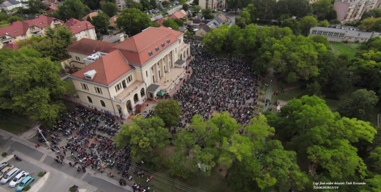 Rekordszámú résztvevő a jótékonysági motoros felvonuláson