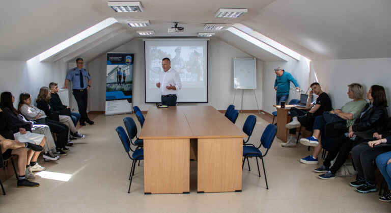 Az áldozattá válás megelőzhető – interaktív közlekedésbiztonsági előadás Dorogon