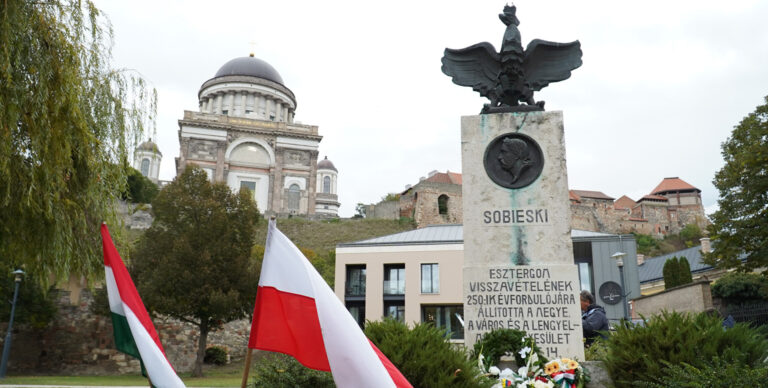 Esztergom és Párkány együtt emlékezett a Párkányi csata 342. évfordulóján