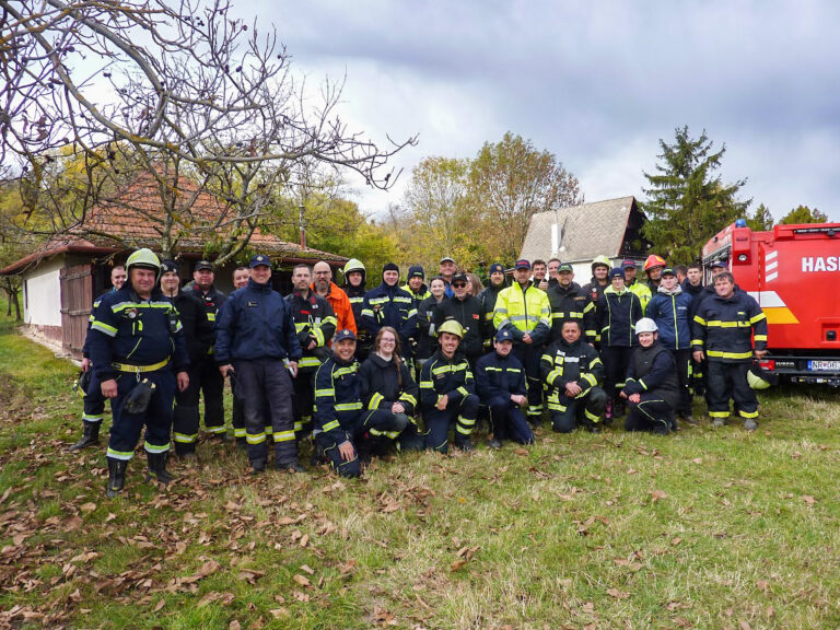 Határon átívelő mentési gyakorlaton vettek részt a nyergesújfalui önkéntes tűzoltók