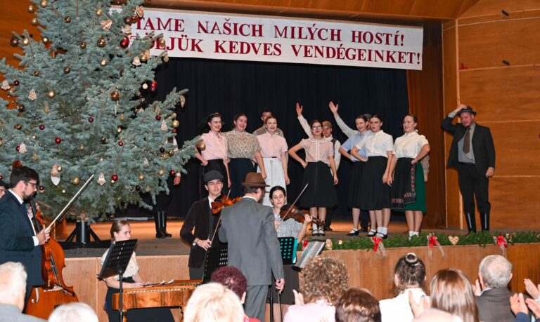 Adventváró találkozón ünnepeltek a vármegyei szlovák közösségek Sárisápon