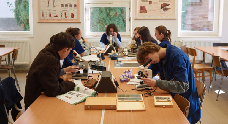 Helyi diákokat is várnak a Tatai Református Gimnázium nyílt napjára