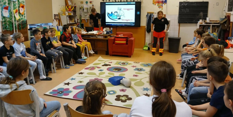 Elsősegélynyújtási alapismereteket sajátítottak el a dorogi Zrínyisek