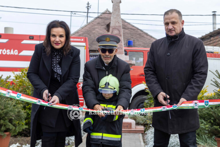 Megújult a nyergesújfalui tűzoltó emlékmű