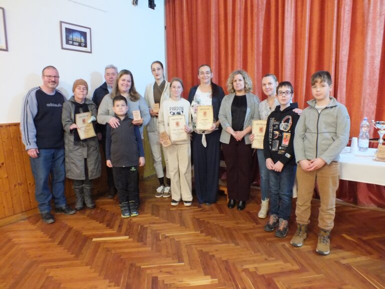 Fotópályázat díjátadót tartottak Bajnán – Mónos Erika lett az év legjobb fotósa