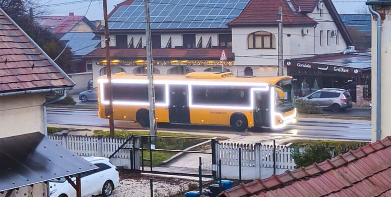 Ünnepi fénybusz közlekedik Esztergom és Budapest között