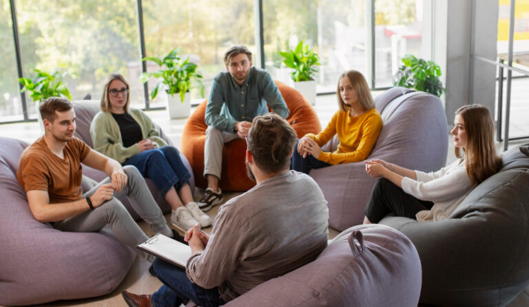 100 millió forintos támogatás humán fejlesztésekre Lábatlanon és Süttőn