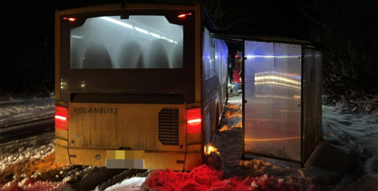Hóban elakadt gépjárművek mentése adta a legtöbb munkát a tűzoltóknak