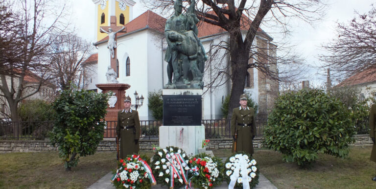 A doni hősökre emlékeztek Bajnán
