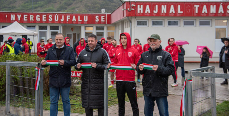 Villanyfény és hetes: így ünnepelt a Nyergesújfalu