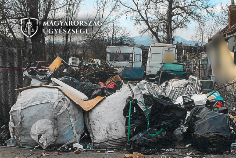 Roncsautókat és veszélyes hulladékot tárolt engedély nélkül egy esztergom-kertvárosi férfi