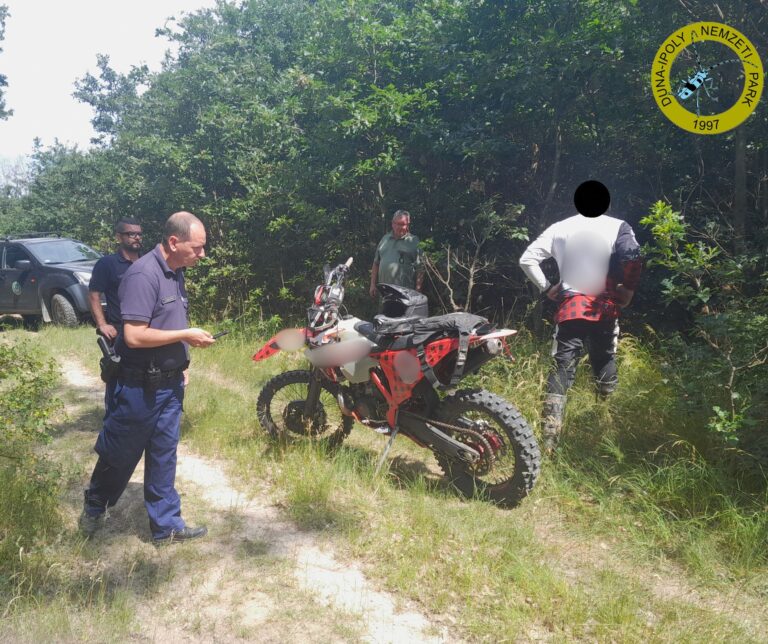 Engedély nélkül motorozott a Gerecsei Tájvédelmi Körzetben